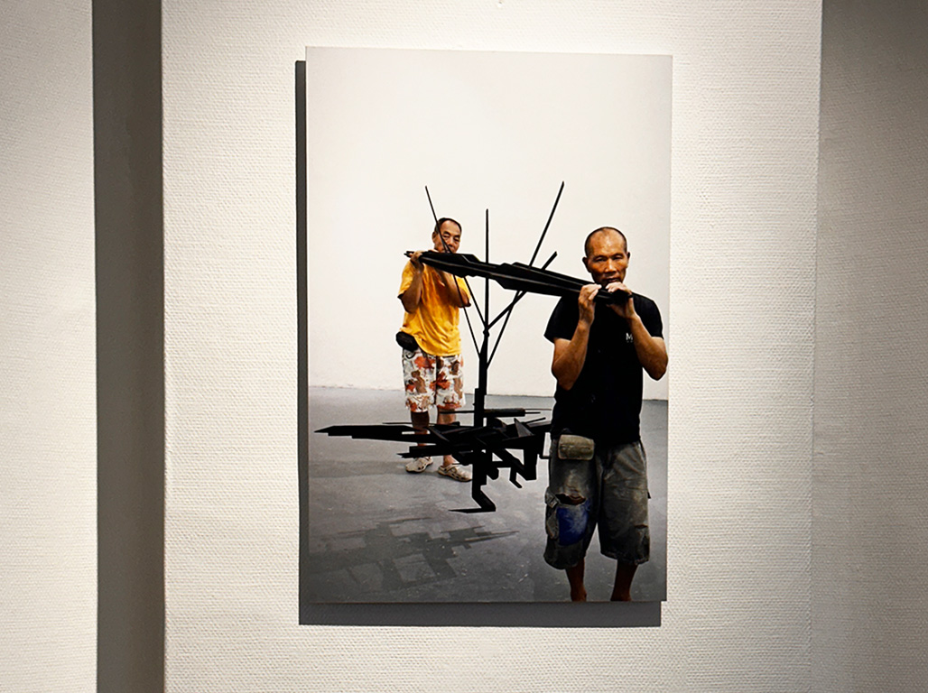 A photography framed hanged on the wall.